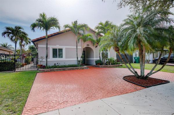Royal Garden Estates, 9104 NW 164th St, Miami Lakes, Florida 33018, image 2