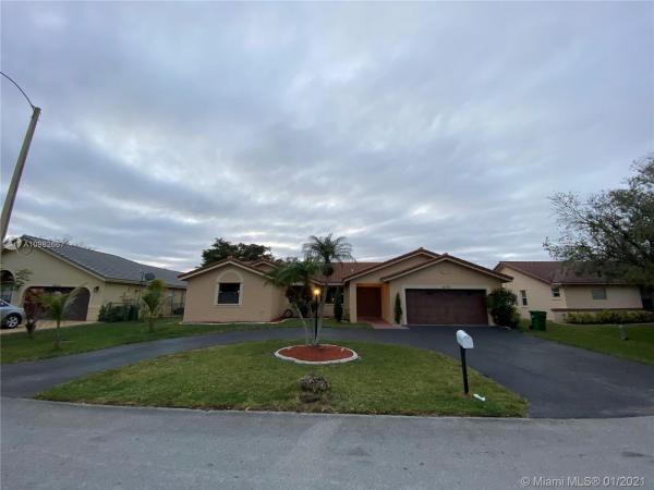 Waverly Hundred, 6351 W Sedgewyck Cir W, Davie, Florida 33331, image 2