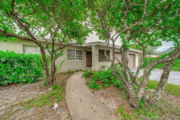 Biscayne Gardens, 130 NE 162nd St, Golden Glades, Florida 33162, image 2