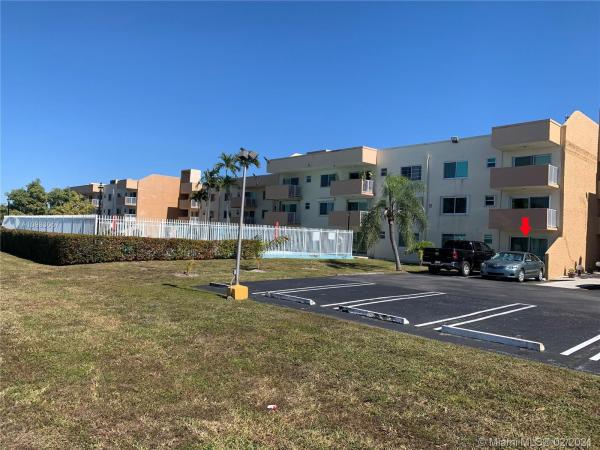 Coral Way Village, 10300 SW 24th St #D-15, University Park, Florida 33165, image 2