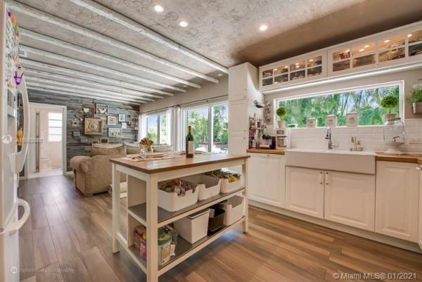 Tropical Isle Homes, 335 Ridgewood Rd, Key Biscayne, Florida 33149, image 2