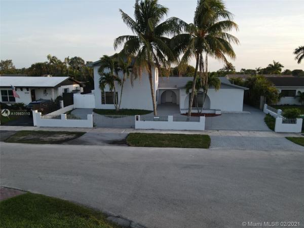 Royale Green, 12782 SW 47th Ter, Kendale Lakes, Florida 33175, image 2