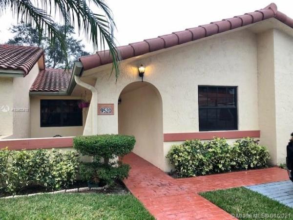 Alhambra Circle, 9520 Sevilla Ln, Davie, Florida 33324, image 2