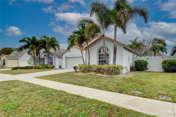 The Estates At Oak Hamlet, 1640 Oak Berry Cir, Wellington, Florida 33414, image 2