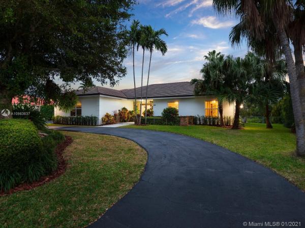 Hammocks Oaks Harbor, 458 Rovino Ave, Coral Gables, Florida 33156, image 2