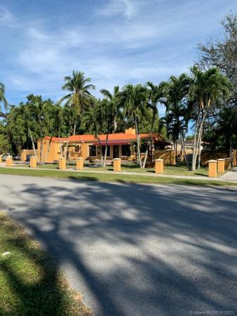 Country Club Estates, 189 Palmetto Dr, Miami Springs, Florida 33166, image 2