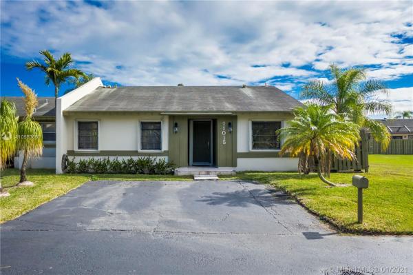 Devon Aire Villas, 11015 SW 125th Ct #11015, The Crossings, Florida 33186, image 2