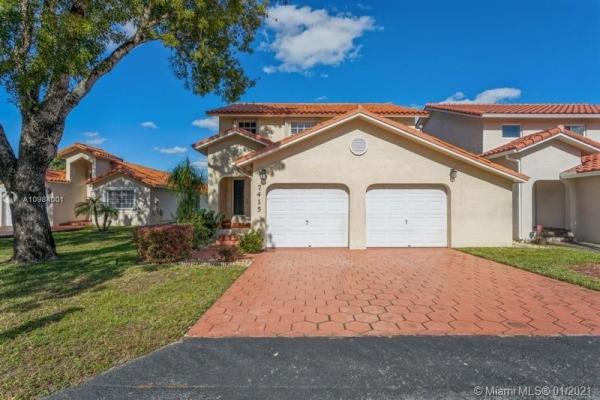 Royal Singapore Lake, 7415 Coldstream Dr, Country Club, Florida 33015, image 2