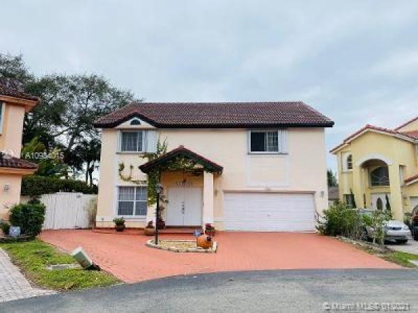 West Esplanade, 18654 NW 79th Ct, Hialeah, Florida 33015, image 2