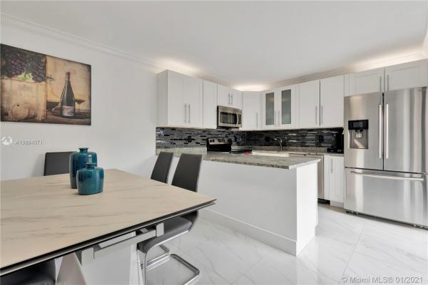 Waterford Courtyards At Crystal Lakes North, 2926 S Waterford Dr S, Deerfield Beach, Florida 33442, image 2