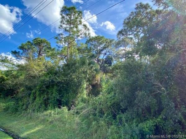 650 SE Thornhill Dr, Florida 34983, image 2