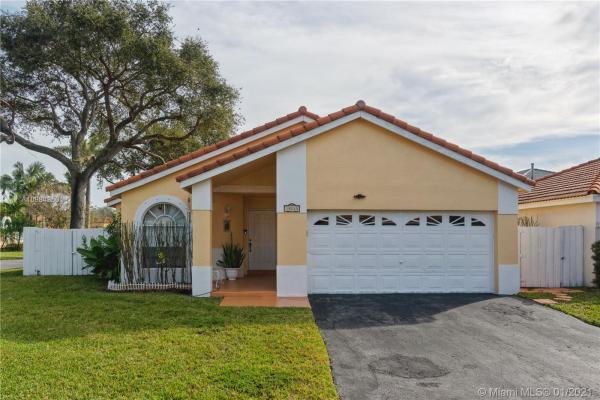 Marbella Park, 19725 NW 83rd PL, Hialeah, Florida 33015, image 2