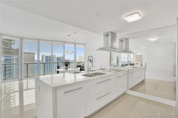 Icon Brickell Tower 2, 495 Brickell Ave #3804, Miami, Florida 33131, image 2
