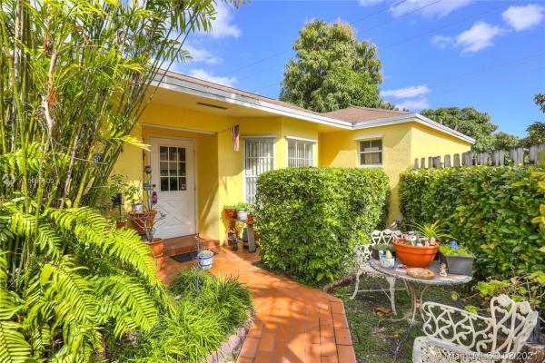 Villas Of Deerwood, 12559 SW 144th Ter, Three Lakes, Florida 33186, image 2