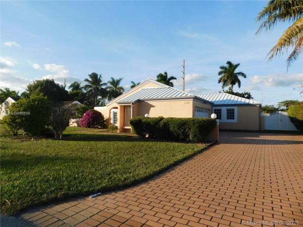 Weitzer Shauna Meadows, 15541 SW 152nd Ter, Richmond West, Florida 33187, image 2