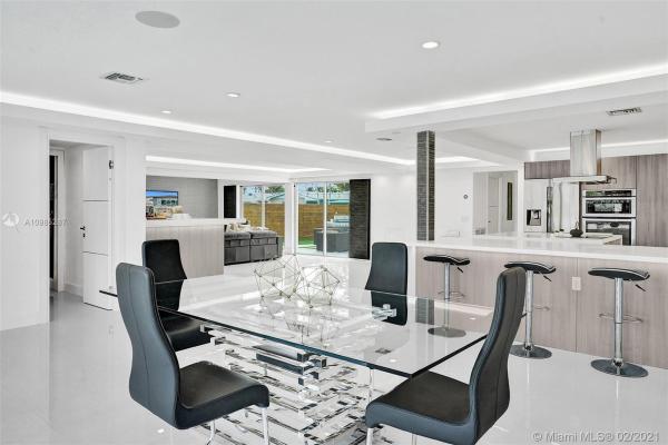 Sky Lake, 18930 NE 20th Ct, North Miami Beach, Florida 33179, image 2