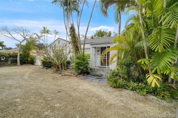 University Manor, 5842 SW 60th St, South Miami, Florida 33143, image 2