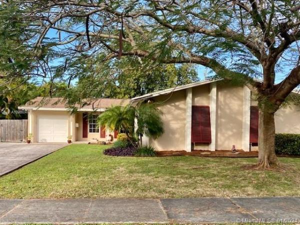 Bel Aire, 9935 SW 196th St, Cutler Bay, Florida 33157, image 2