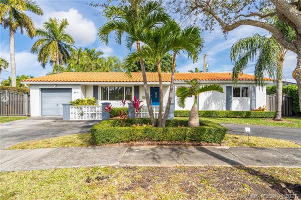 Darlington Manor, 9621 SW 59th Ter, Sunset, Florida 33173, image 2