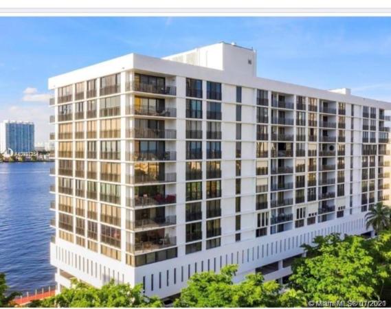 Bay Country Club, 17720 N Bay Rd #1205, Sunny Isles Beach, Florida 33160, image 2