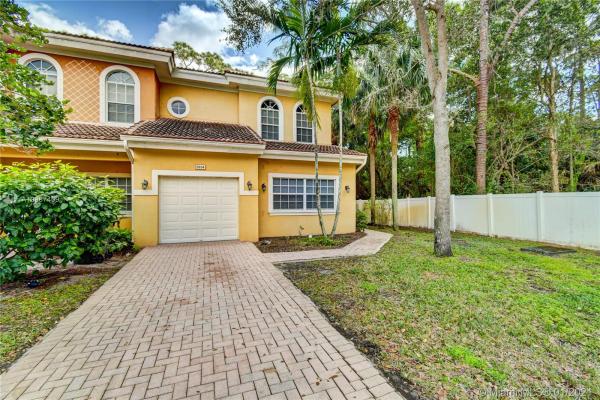Pine Grove Townhomes, 5834 Erik Way, Greenacres, Florida 33463, image 2