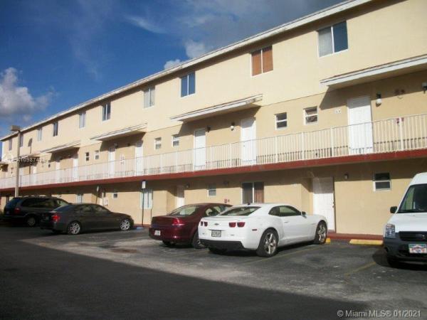 Las Villas De Fountainbleu, 8027 NW 8th St #3, Fountainebleau, Florida 33126, image 2