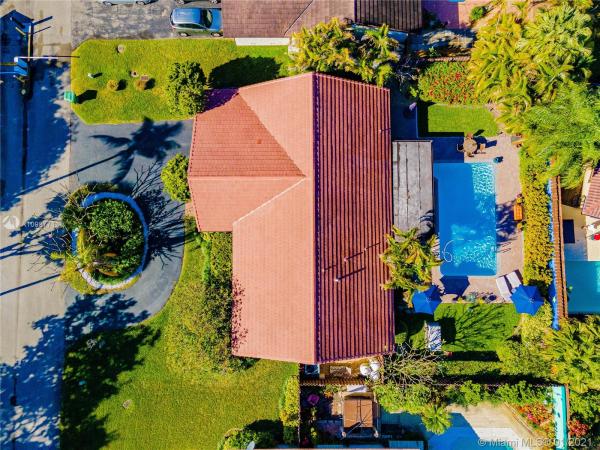 Sky Lake Villas, 1041 NE 200th Ln, Ives Estates, Florida 33179, image 2