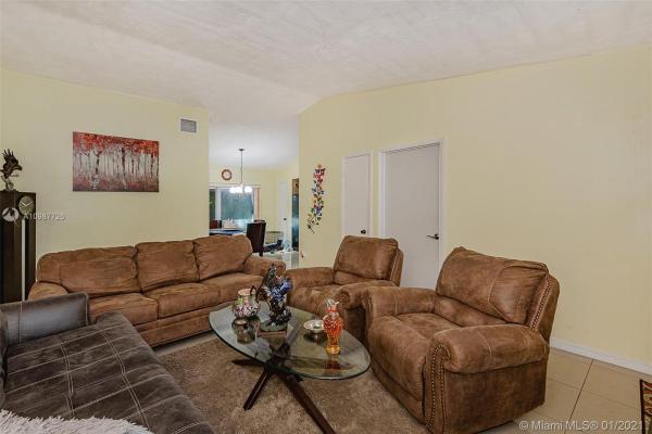 Devon Aire Villas, 11506 SW 124th Pl #., The Crossings, Florida 33186, image 2