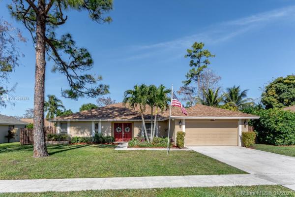 Sugar Pond Manor, 1495 Hollyhock Rd, Wellington, Florida 33414, image 2