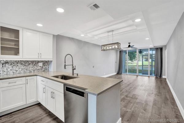 Lagoon Place, 9230 Lagoon Pl #114, Davie, Florida 33324, image 2