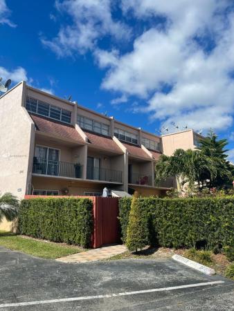 El Camino Real North, 840 SW 105th Ave #306, University Park, Florida 33174, image 2