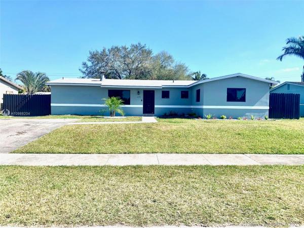 Pine Manor, 1695 NW 3rd Ave, Homestead, Florida 33030, image 2