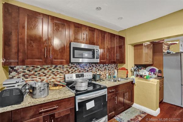 Eight Ave Manors, 810 NE 124th St, North Miami, Florida 33161, image 2