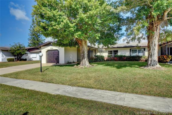 Delray Villas 4 & 5, 6021 Dusenburg Rd, Delray Beach, Florida 33484, image 2