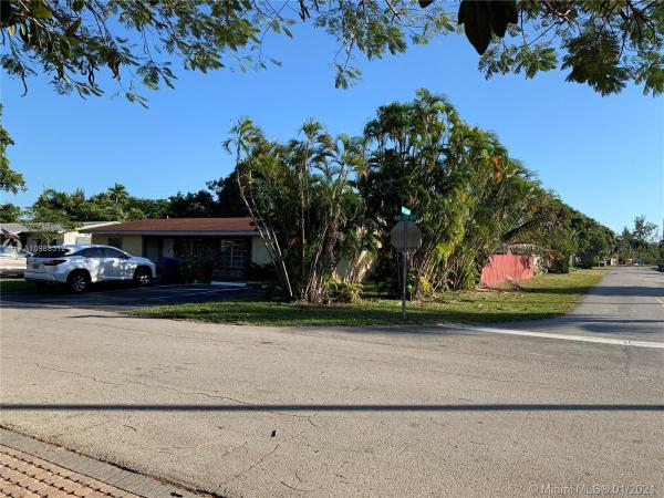 Edgewater Estates, 1400 NE 23rd St, Wilton Manors, Florida 33305, image 2