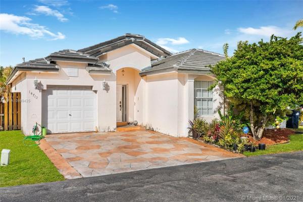 Courtyards At Deerwood, 14712 SW 123rd Ave, Three Lakes, Florida 33186, image 2