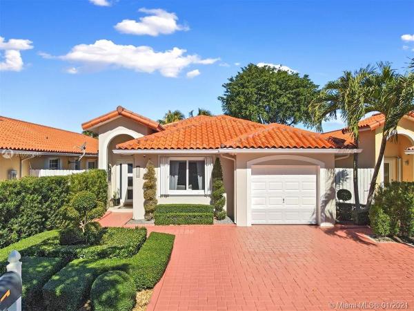 Royal Singapore Lake, 7311 Coldstream Dr, Country Club, Florida 33015, image 2