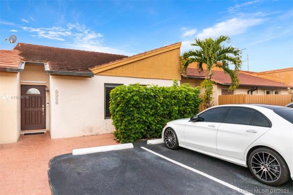 Tamiami Lakes Townhomes, 1318 SW 135th Pl 0, Tamiami, Florida 33184, image 1