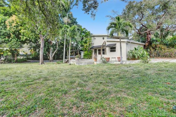 11340 Peachtree Dr, Unincorporated Dade County, Florida 33161, image 2