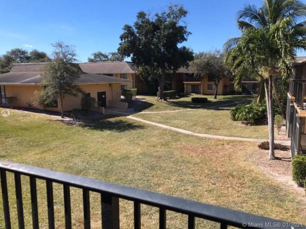 Hampton Court, 5821 Washington St #32, Hollywood, Florida 33023, image 2