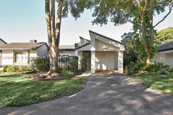Villas Of Bonaventure, 254 Fairway Cir #84, Weston, Florida 33326, image 1