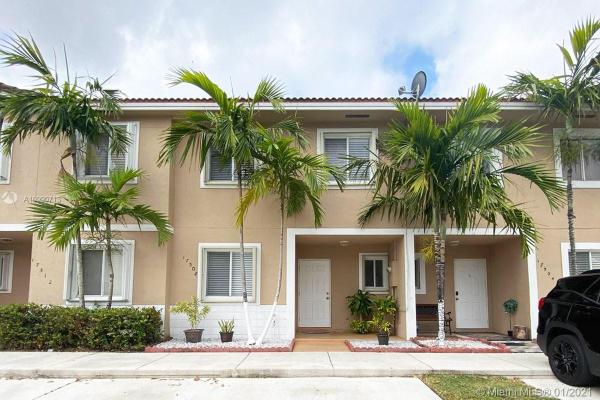 Weitzer Serena Lakes Townhomes, 17508 SW 140th Ct, Richmond West, Florida 33177, image 2