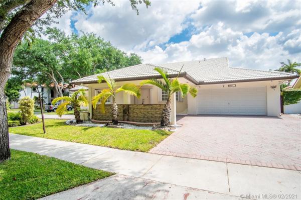 Royal Oaks, 16861 NW 79th Pl, Miami Lakes, Florida 33016, image 2