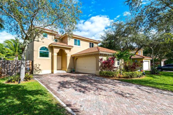 Karenero Falls, 9063 SW 163rd Ter, Palmetto Bay, Florida 33157, image 2