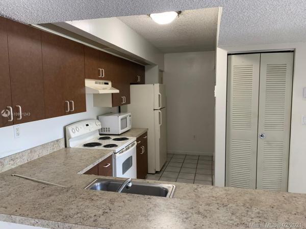 Le Club At Old Cutler, 8600 SW 212th St #305, Cutler Bay, Florida 33189, image 2
