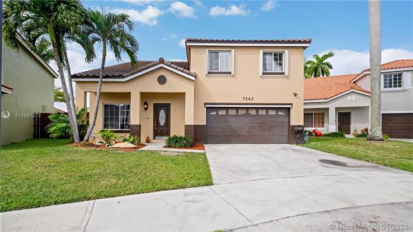 Weitzer At Lago Mar, 7242 SW 158th Pl, Kendale Lakes, Florida 33193, image 2