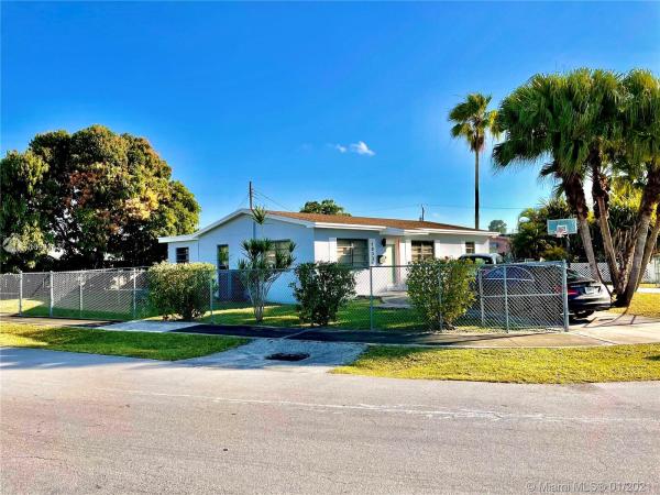 Orange Estates, 10335 SW 41st Ter, Westwood Lakes, Florida 33165, image 2