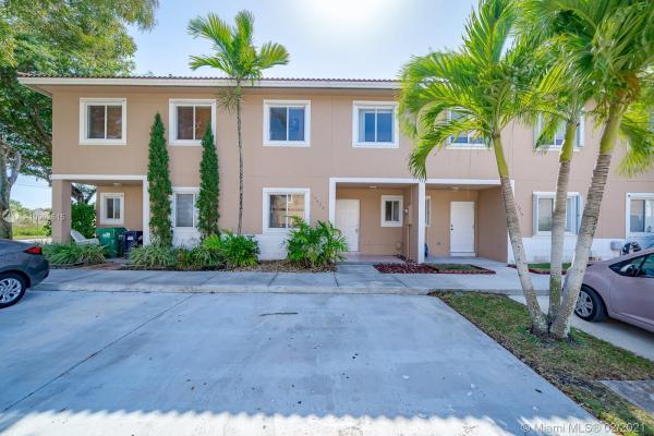 Weitzer Serena Lakes Townhomes, 13906 SW 174th St, Richmond West, Florida 33177, image 2