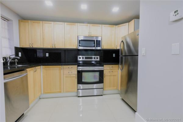Pineside, 8893 Fontainebleau Blvd #104, Fountainebleau, Florida 33172, image 2