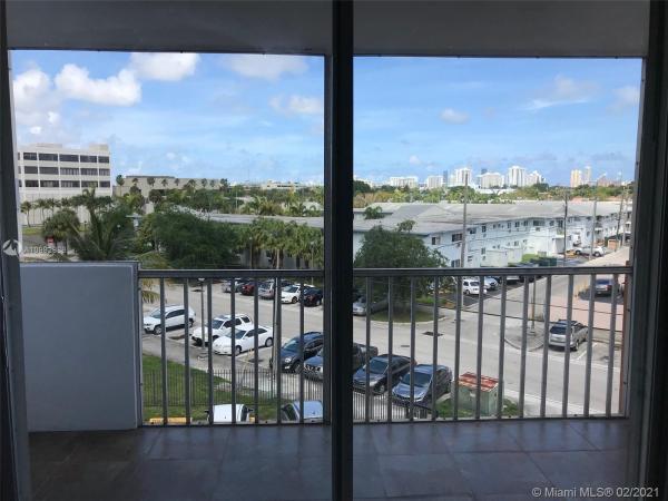 Three Seasons, 16400 NE 17 Ave #402, North Miami Beach, Florida 33162, image 2